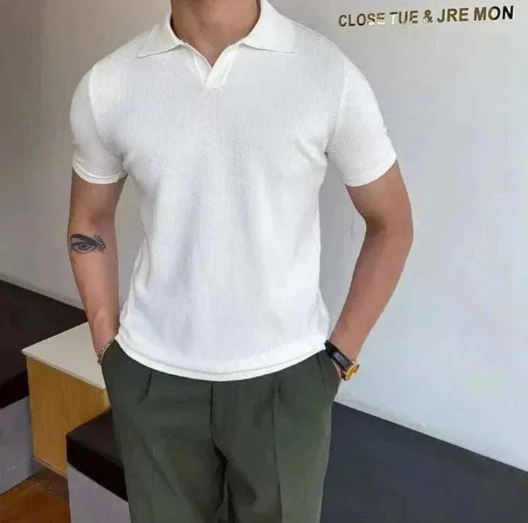 Aki | Minimalist T-Shirt with V-Neck