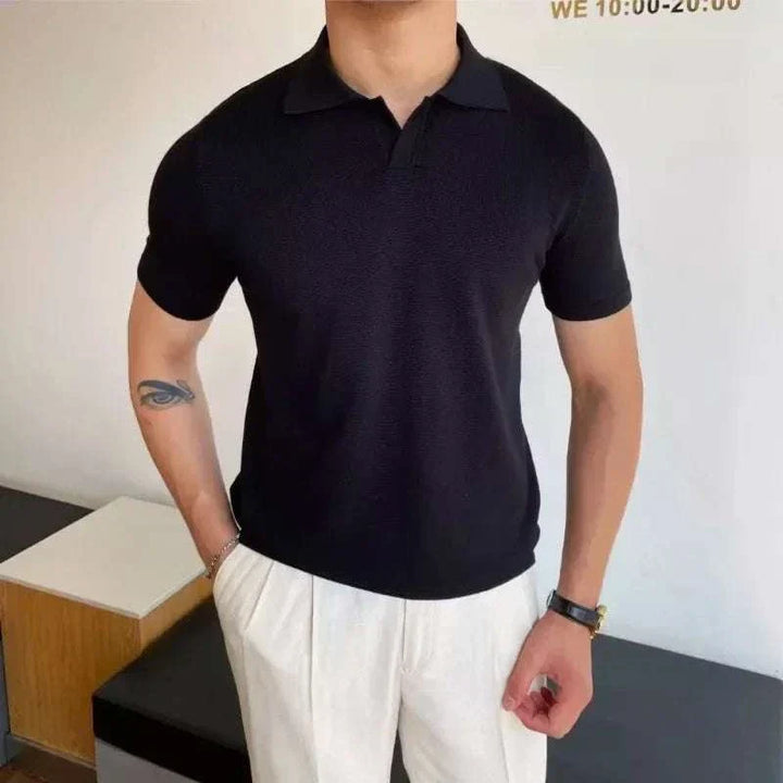 Aki | Minimalist T-Shirt with V-Neck