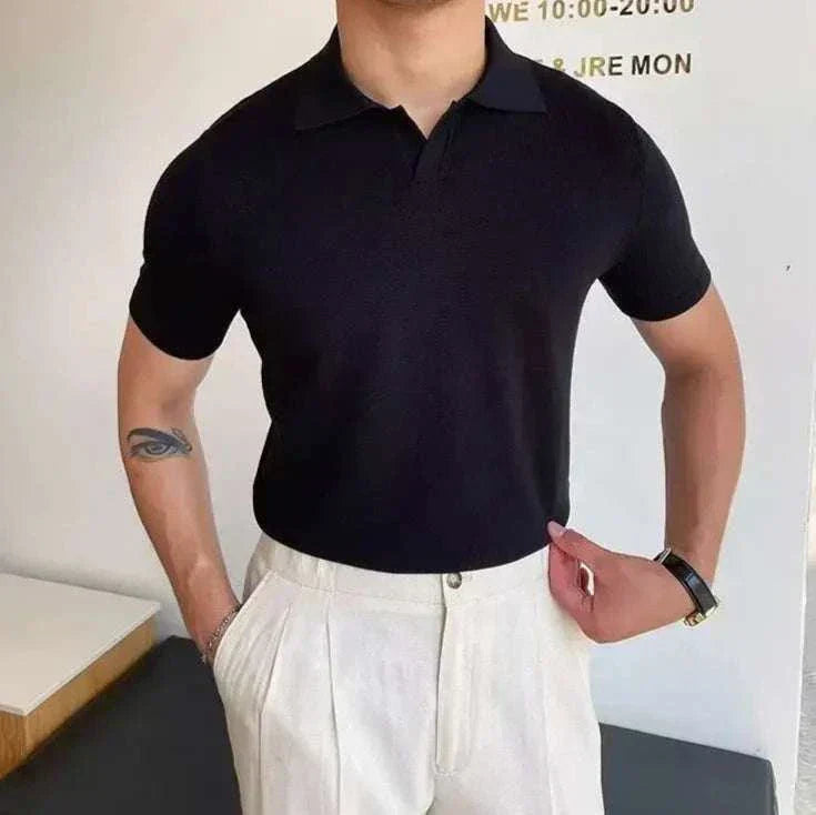 Aki | Minimalist T-Shirt with V-Neck